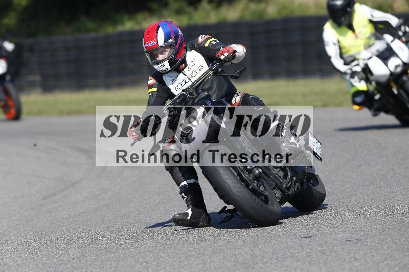 Archiv-2025/49 26.08.2025 Cornu Master School ADR/blau-bleu/0-1